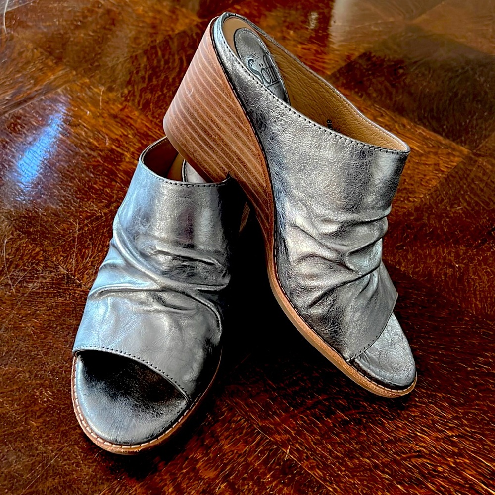 Sofft scrunch silver slide 3” stack heel.  Very comfortable